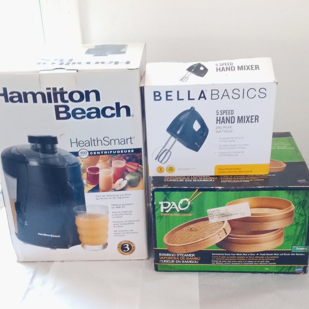 Lot Of Kitchen Appliances/ Hamilton Beach Juicer/Pao Bamboo Steamer/Hand Mixer